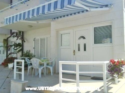 Apartmaji Bara - Baka Voda Hrvaka