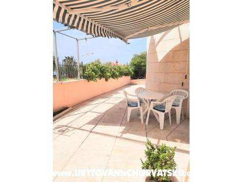 Apartmaji Bara - Baka Voda Hrvaka