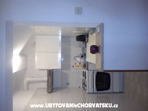 Apartmaji Krvavica - Baka Voda Hrvaka