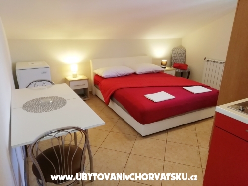 Apartmaji Mara 2 - Biograd Hrvaška