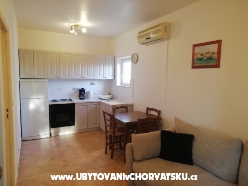Apartmaji Mara - Biograd Hrvaška