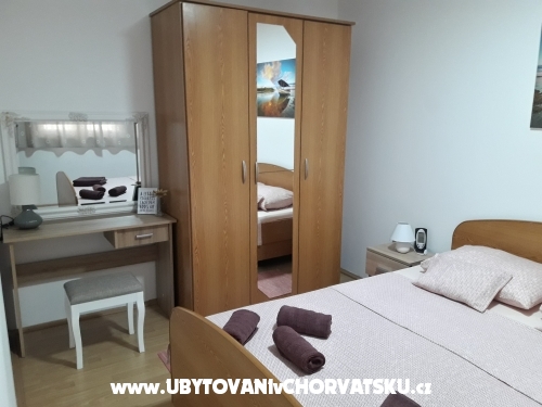 Apartmanok Maris - Blace Horvtorszg
