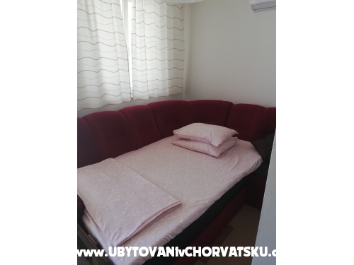 Apartmanok Maris - Blace Horvtorszg