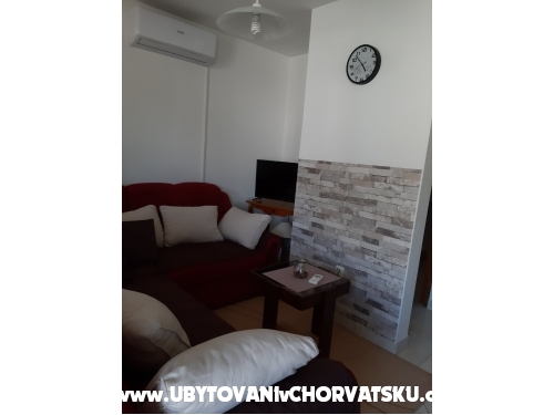 Apartmanok Maris - Blace Horvtorszg