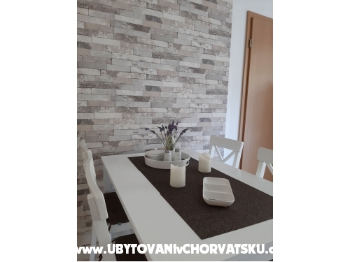Apartmanok Maris - Blace Horvtorszg
