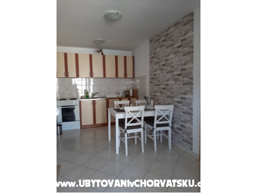 Apartmanok Maris - Blace Horvtorszg