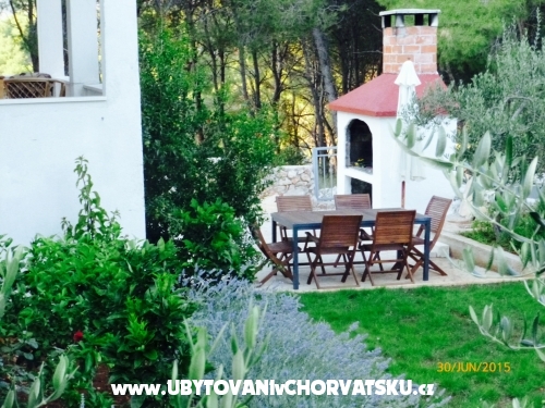 Apartmaji Violeta - Bra Hrvaka