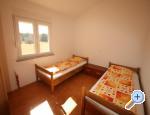 Apartments(A2+2) & Studio(A2) Rosa, Fažana, Hrvaška