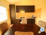 Apartments(A2+2) & Studio(A2) Rosa, Fažana, Hrvaška