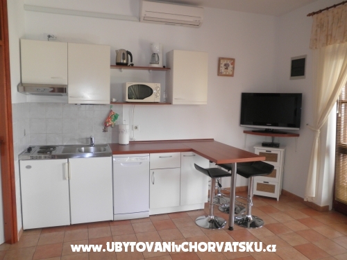 Apartments VIKI - Faana Croatia