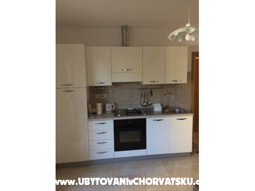 Apartmaji NIKOLA - Gradac  Podaca Hrvaka