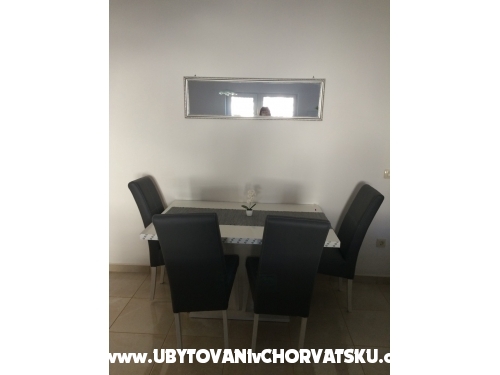 Apartmaji NIKOLA - Gradac  Podaca Hrvaka