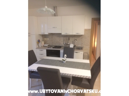 Apartmaji NIKOLA - Gradac  Podaca Hrvaka