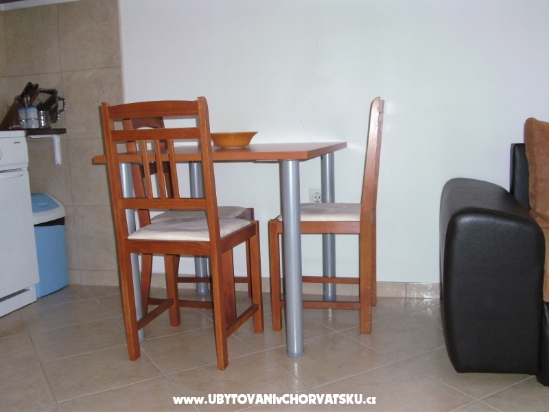 Apartmaji &amp; rooms Brist - Gradac  Podaca Hrvaka