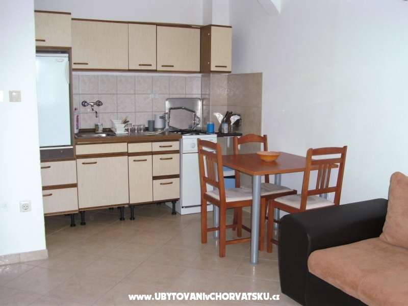 Apartmaji &amp; rooms Brist - Gradac  Podaca Hrvaka