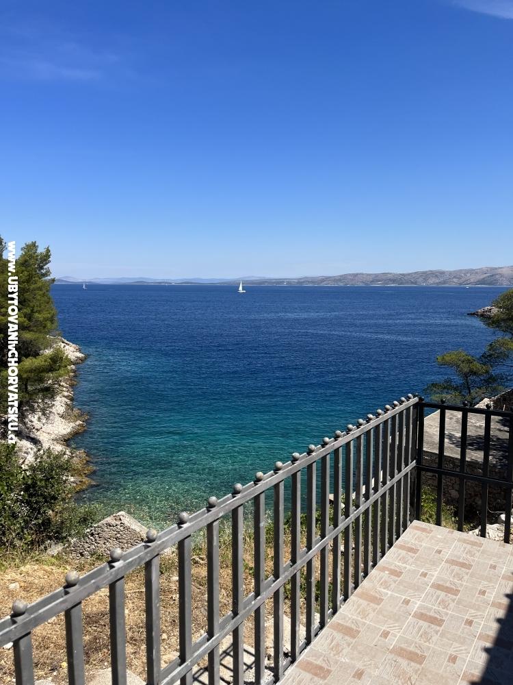 Home alone - ostrov Hvar Hrvaka