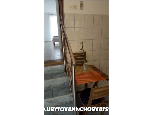 Tigrich apartmani - ostrov Hvar Horvtorszg