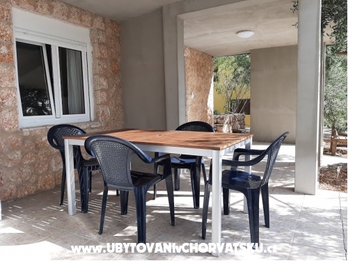 Tigrich apartmani - ostrov Hvar Horvtorszg