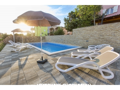 Apartmani Dina - Karlobag Hrvatska