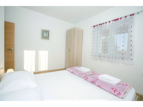 Apartmani Dina - Karlobag Hrvatska