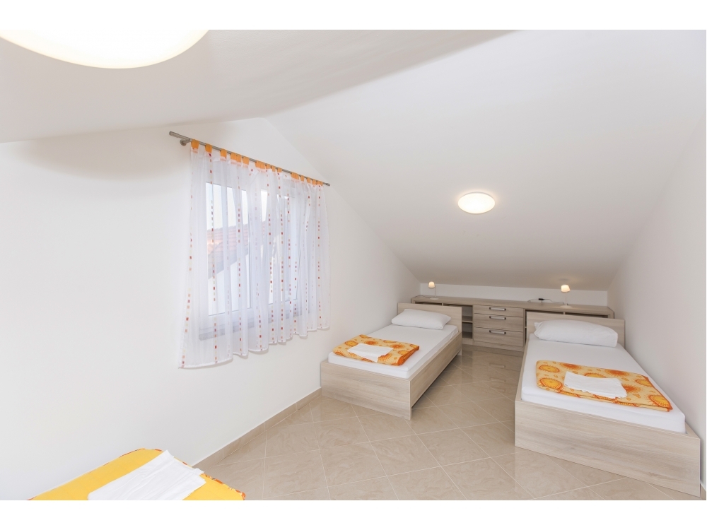 Apartmani Dina - Karlobag Hrvatska