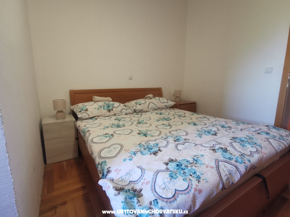 Kua Robert 2 sa bazenom Cesarica - Karlobag Hrvatska