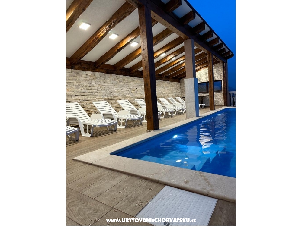 Villa Robert 2 con piscina Cesarica - Karlobag Croazia