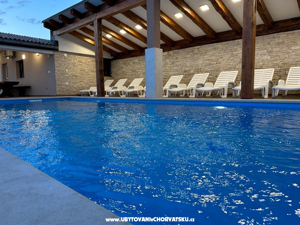 Villa Robert 2 con piscina Cesarica - Karlobag Croazia