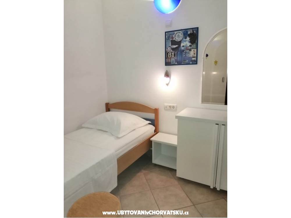 Apartmaji Adria -Sevid - Marina – Trogir Hrvaška