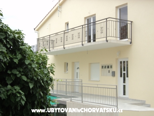 Apartmny Vukelja - Marina  Trogir Chorvtsko