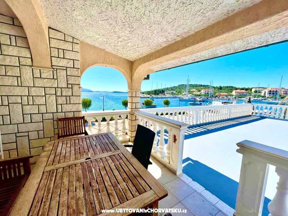 Apartments Kristina - Murter Croatia