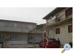 Apartmani Biskup apartmani Omiš smještaj Hrvatska