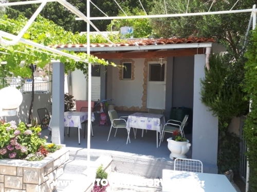Apartmaji Krcatovi - Omi Hrvaka