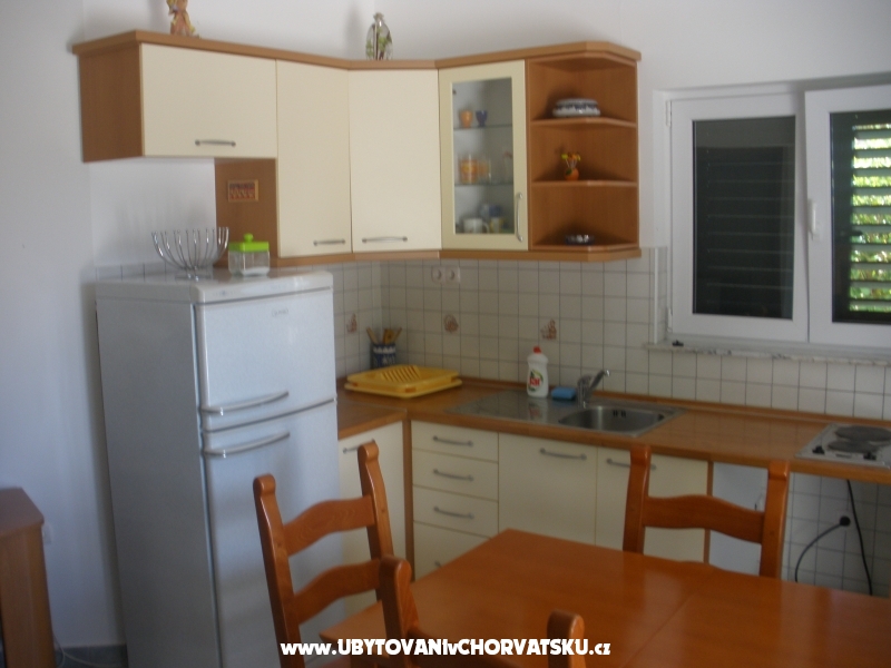 Apartmny Mira - Omi Chorvtsko