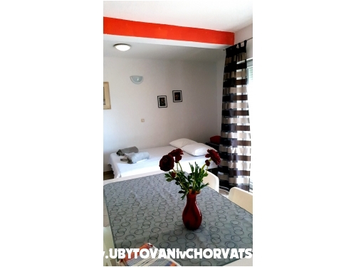 Apartmaji Neda - Omi Hrvaka