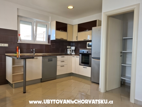 Apartmny Peter - Omi Chorvtsko