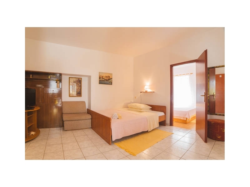 Apartmaji Stari Grad /Omi center/ - Omi Hrvaka