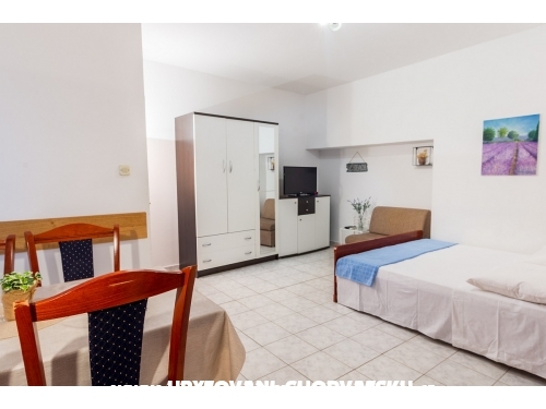 Apartmaji Stari Grad /Omi center/ - Omi Hrvaka