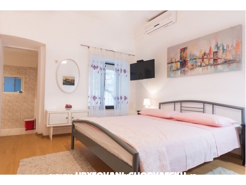Apartmaji Stari Grad /Omi center/ - Omi Hrvaka