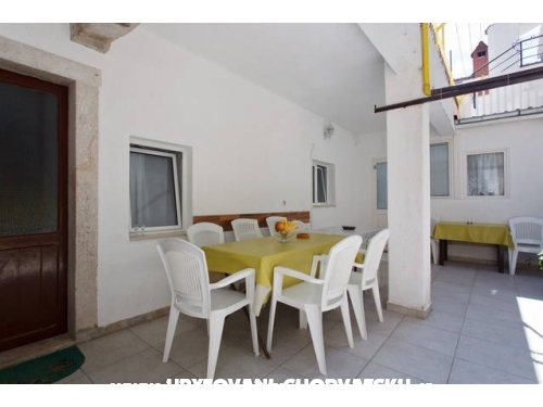 Apartmaji Stari Grad /Omi center/ - Omi Hrvaka
