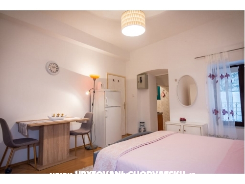 Apartmaji Stari Grad /Omi center/ - Omi Hrvaka