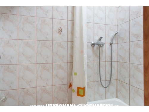 Apartmaji Stari Grad /Omi center/ - Omi Hrvaka