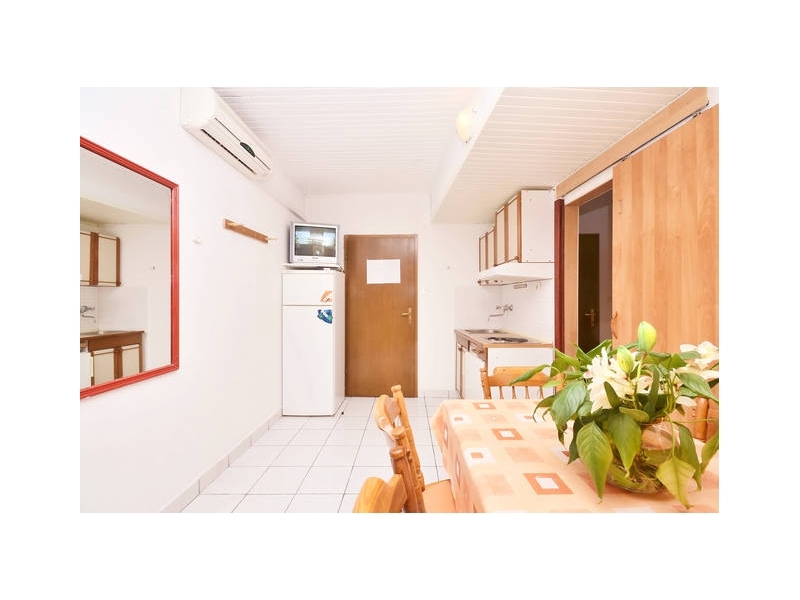 Apartmaji Stari Grad /Omi center/ - Omi Hrvaka