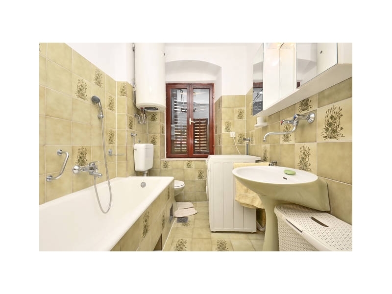 Apartmaji Stari Grad /Omi center/ - Omi Hrvaka
