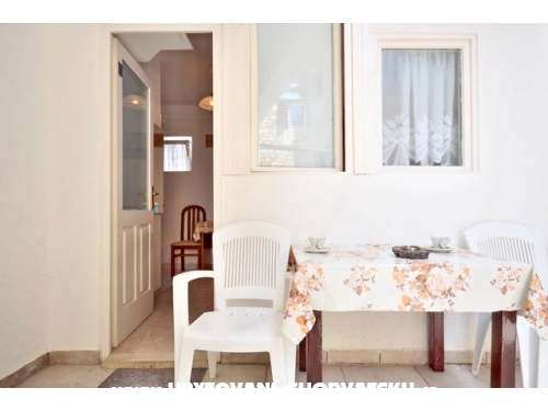 Apartmaji Stari Grad /Omi center/ - Omi Hrvaka