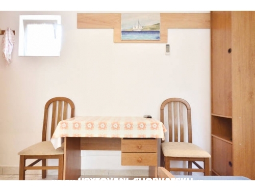 Apartmaji Stari Grad /Omi center/ - Omi Hrvaka