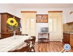 Apartmaji Stari Grad /Omi center/ - Omi Hrvaka