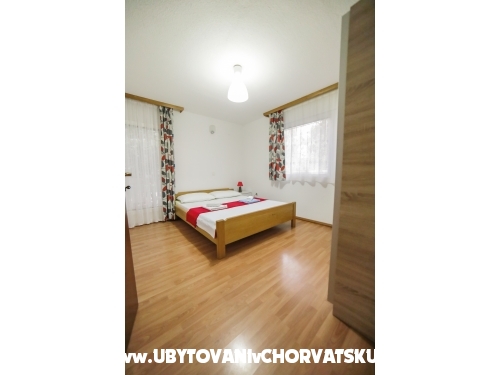 Apartmny Ivii - Pakotane Chorvtsko