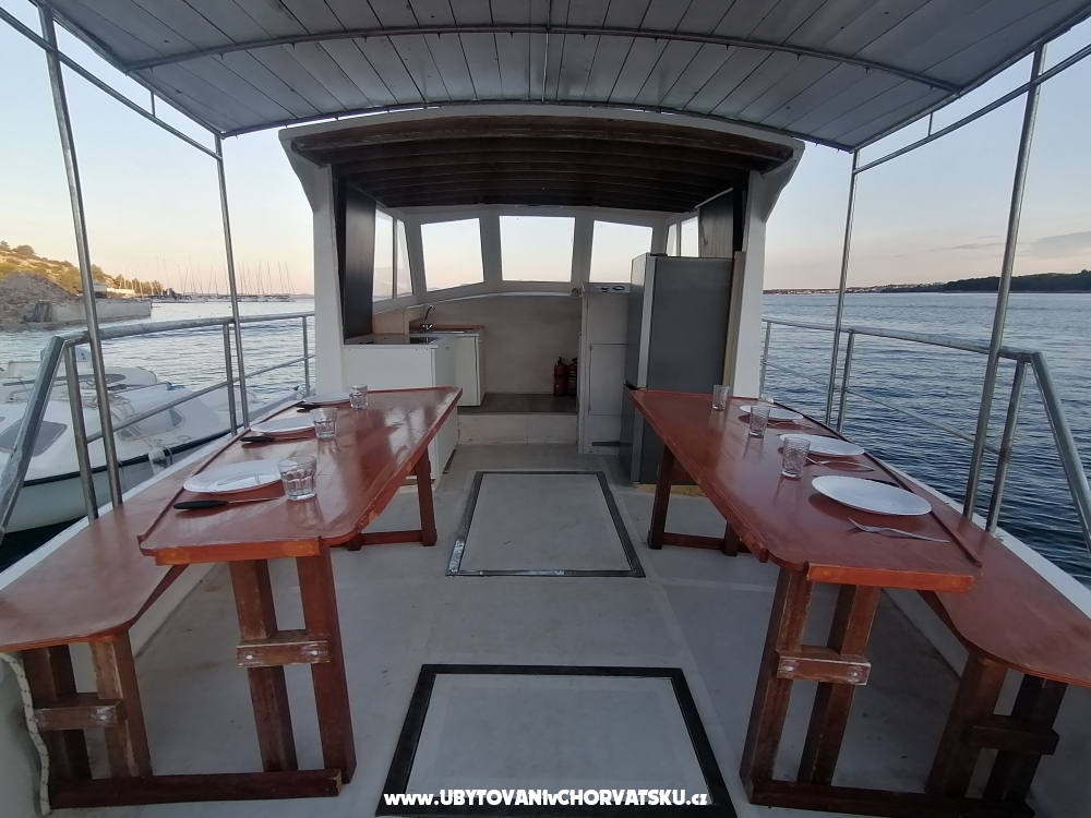 Tourist boat - Robinson Tourism - Pakotane Chorvtsko
