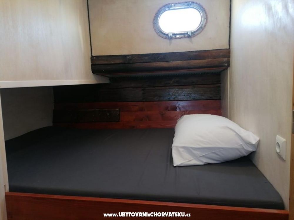 Tourist boat - Robinson Tourism - Pakotane Chorvtsko